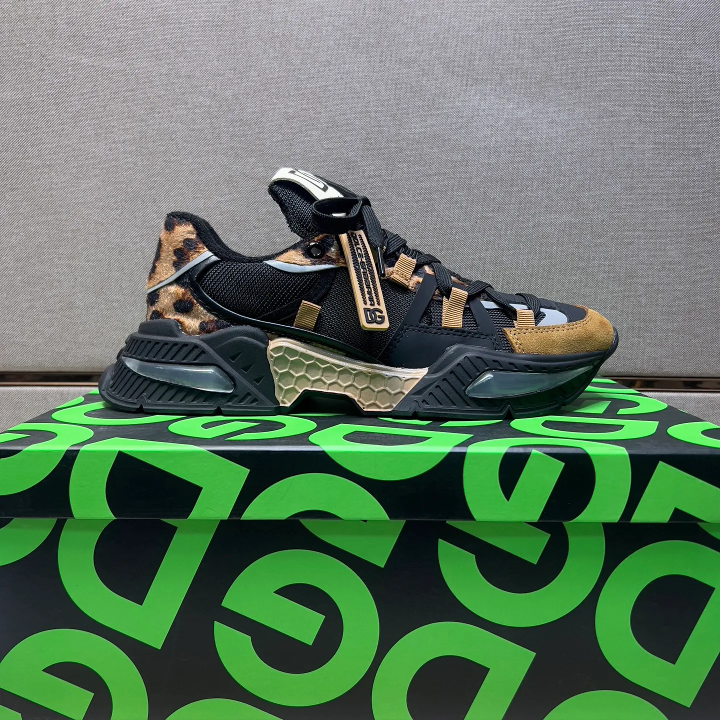 ⬛️Men's men's shoes💰p560【DG～】couple casual shoes 2025z cabinet sales simultaneously 🔶Size: 35-44#️⃣ 🔷1 color🔜The upper is made of multi-material splicing➕Mesh lining, comfortable and breathable, sole: original comfortable and wear-resistant outsole, ⚠️real thing📱photographed🎬real thing is better📢📢📢